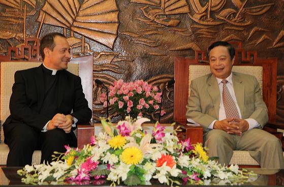 Under-Secretary for Relations with States of Vatican meets with Mr. Phạm Dũng, Deputy Minister of Home Affairs, Chairman of the Government Committee for Religious Affairs 